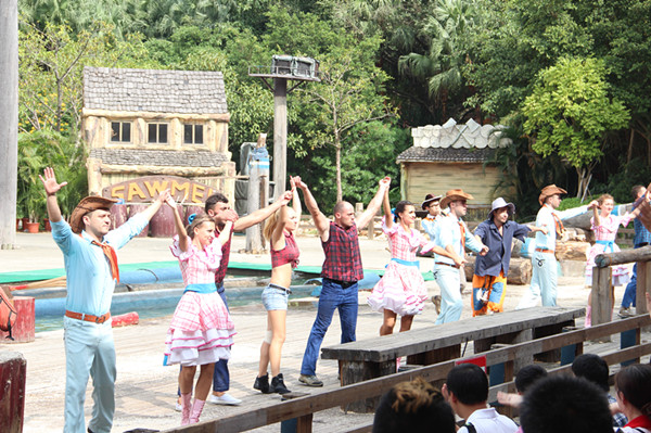 fluke深圳連訊達(dá)公司觀看伐木表演